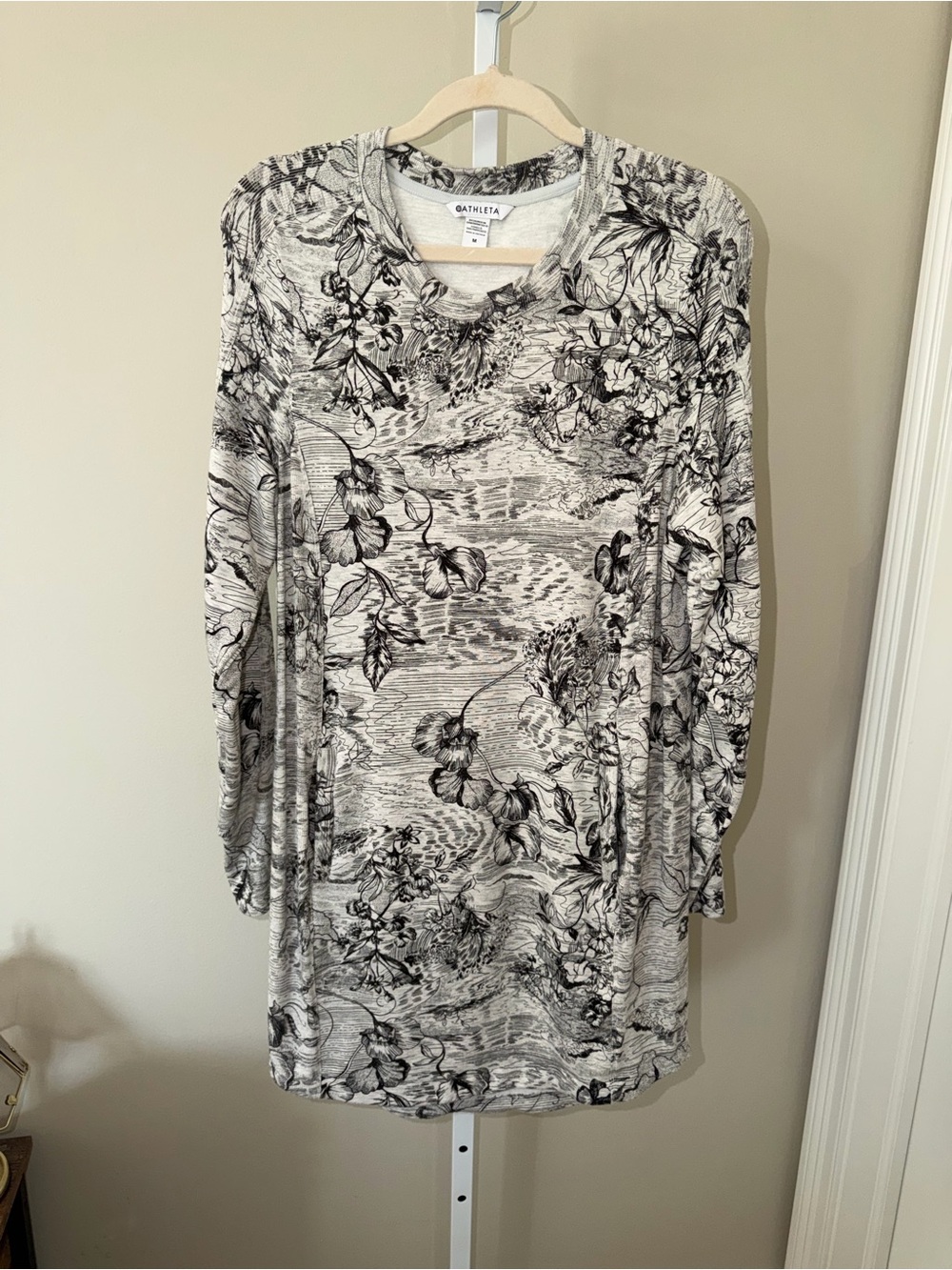 Athleta Floral Print Dress Medium Black White Long Sleeve Side Zip Stretch Knit